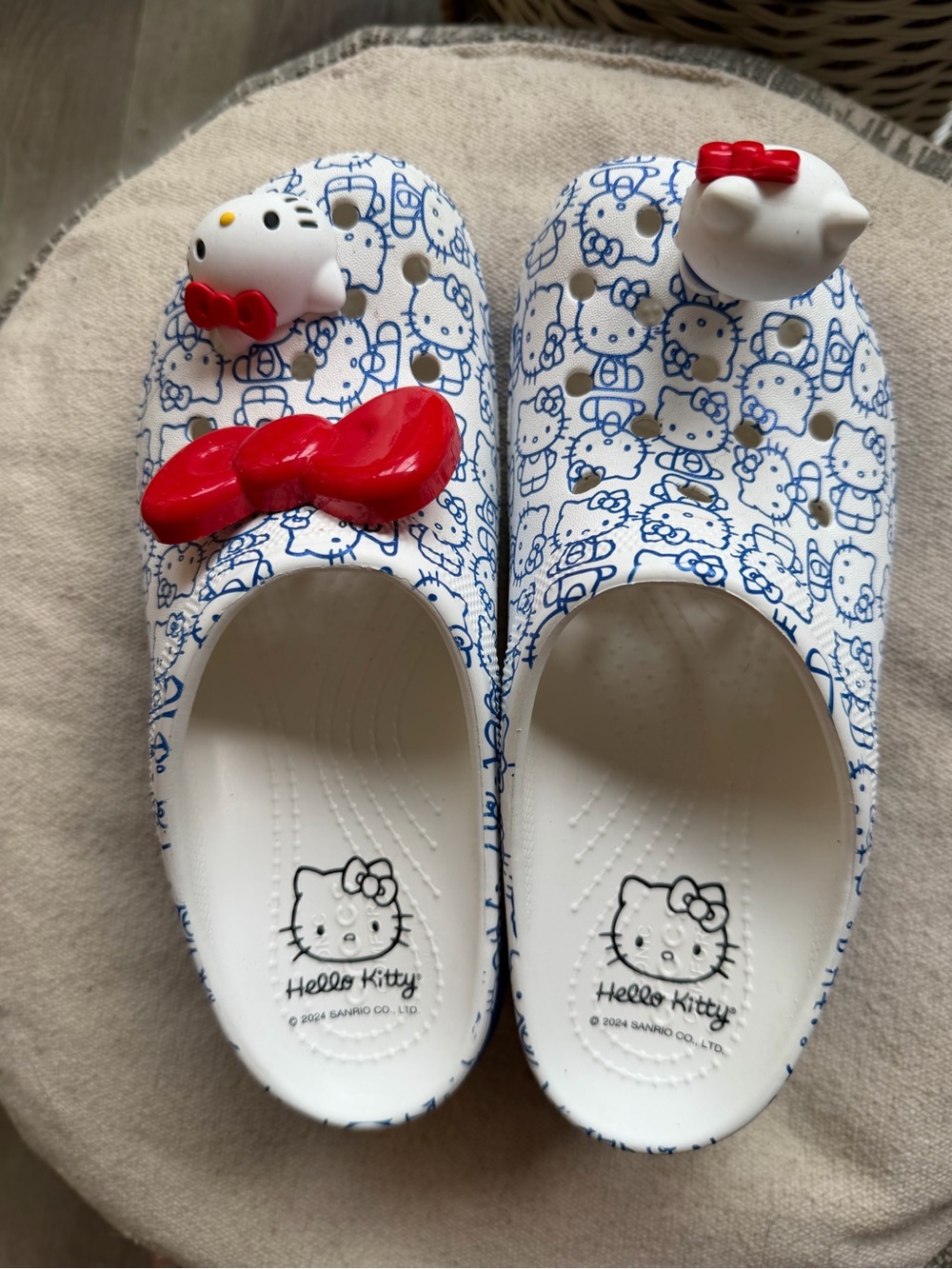 Crocs Hello Kitty Platform Clogs White Blue Sanrio Jibbitz EU 38 White Blue